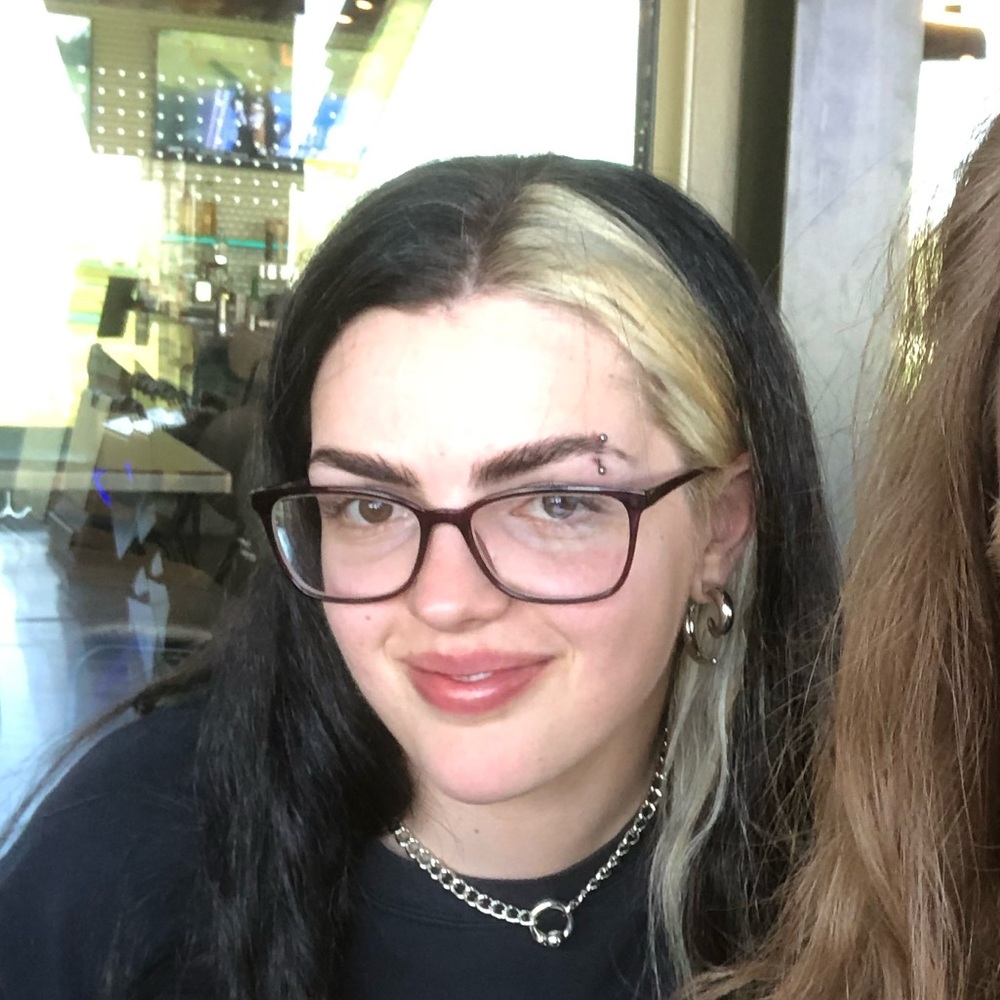 Meet your Posher, Olivia